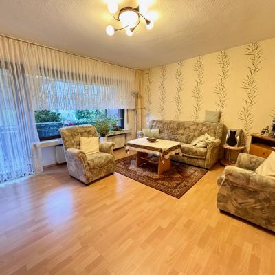 3. Wohnzimmer Mit Balkon