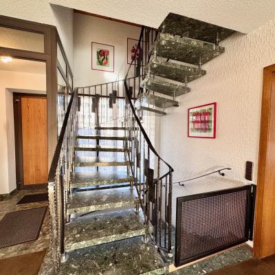 4. Eingang Mit Treppe Zum Og