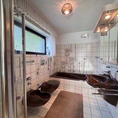 8. Bad Ensuite Eg