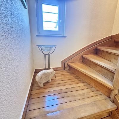 17. Massive Holztreppe