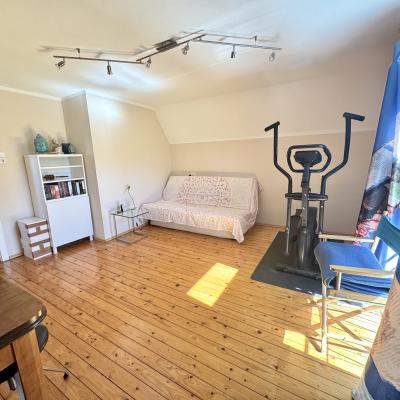 18. Grosses Schlafzimmer Og