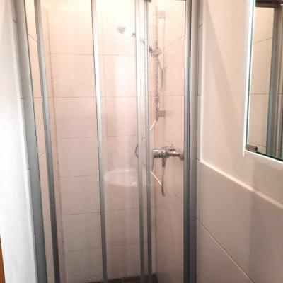 13. 1. Og Links Dusche