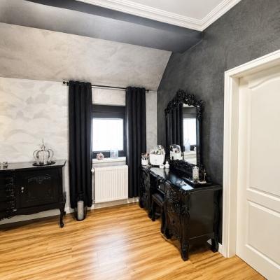 10. Schlafzimmer Mit Zugang Zum Ankleideraum
